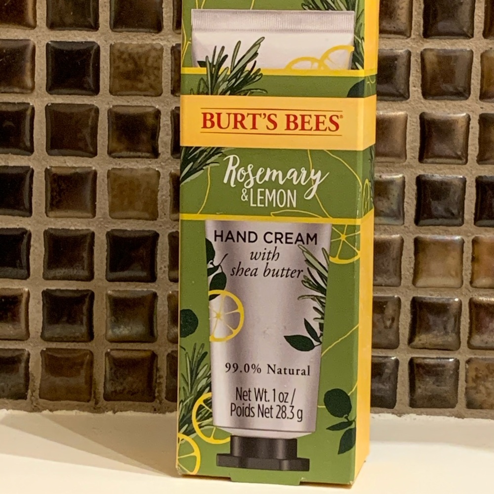 🌟Host Pick!🌟 Burt’s Bees Rosemary & Lemon Hand Cream